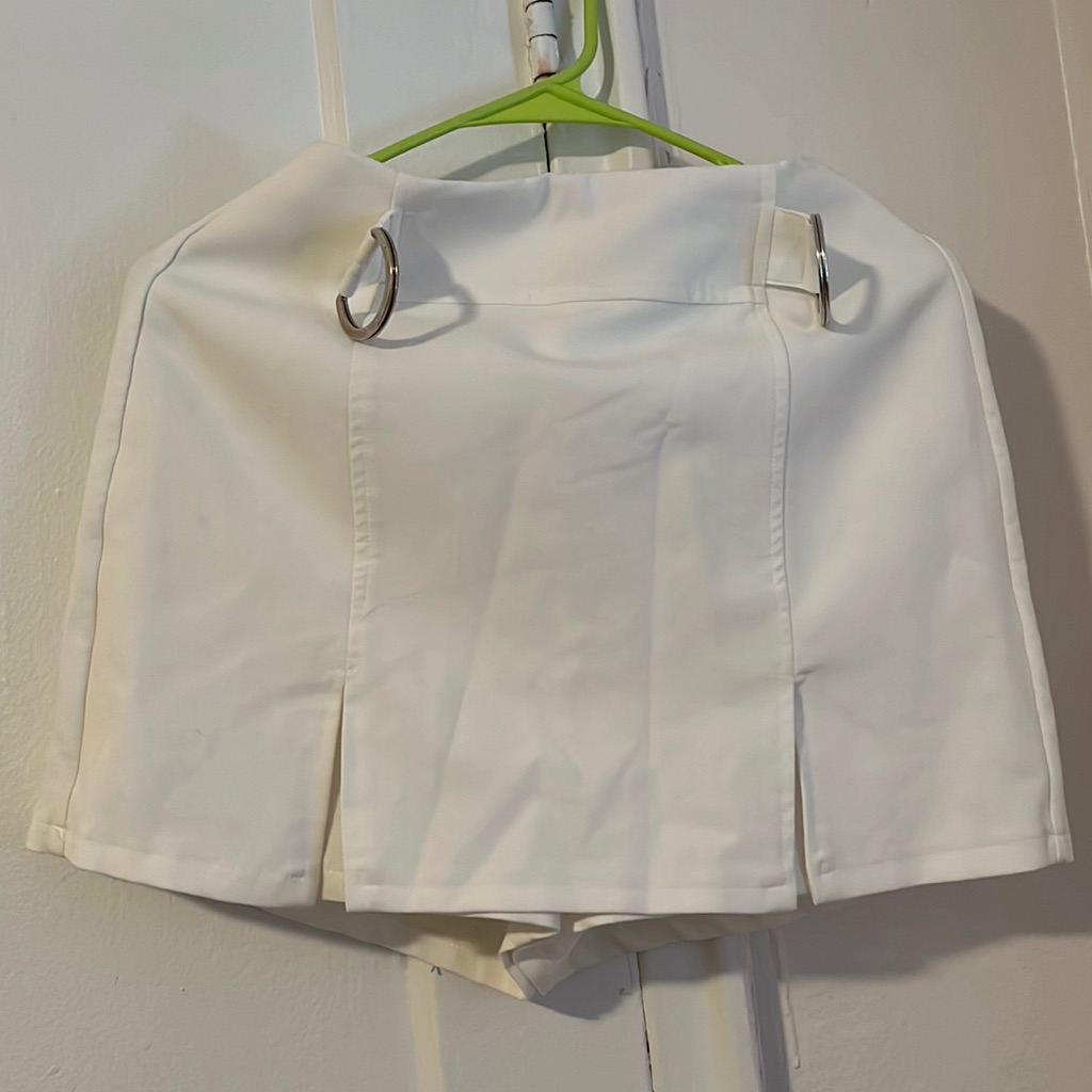 Women Short Bershka Brand New Wihte Size Us 08